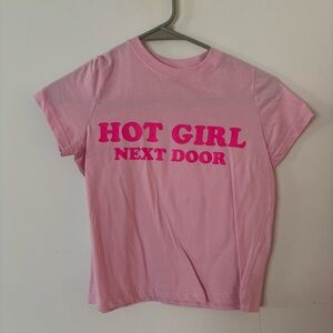 hot girl next door pink cropped graphic baby tee.💕